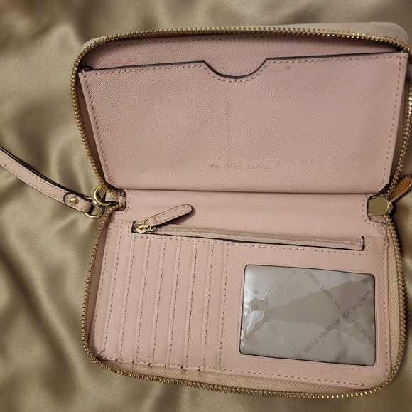 Michael Kors Wallet - Picture 2 of 3